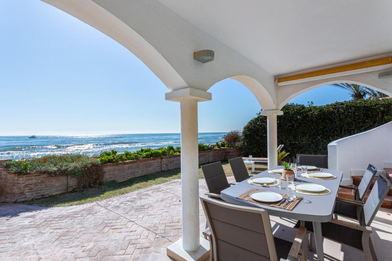 Charming Villa On The Seafront ماربيا المظهر الخارجي الصورة