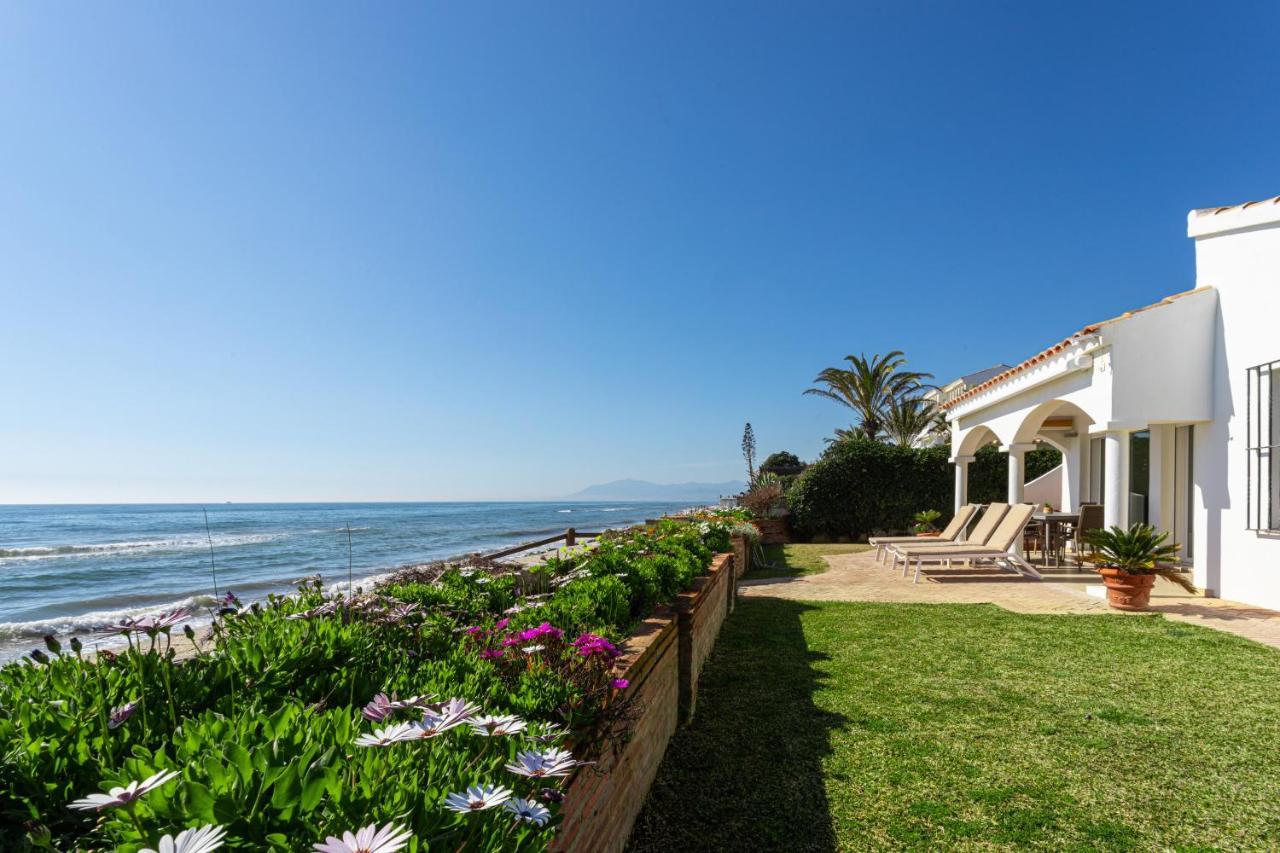 Charming Villa On The Seafront ماربيا المظهر الخارجي الصورة