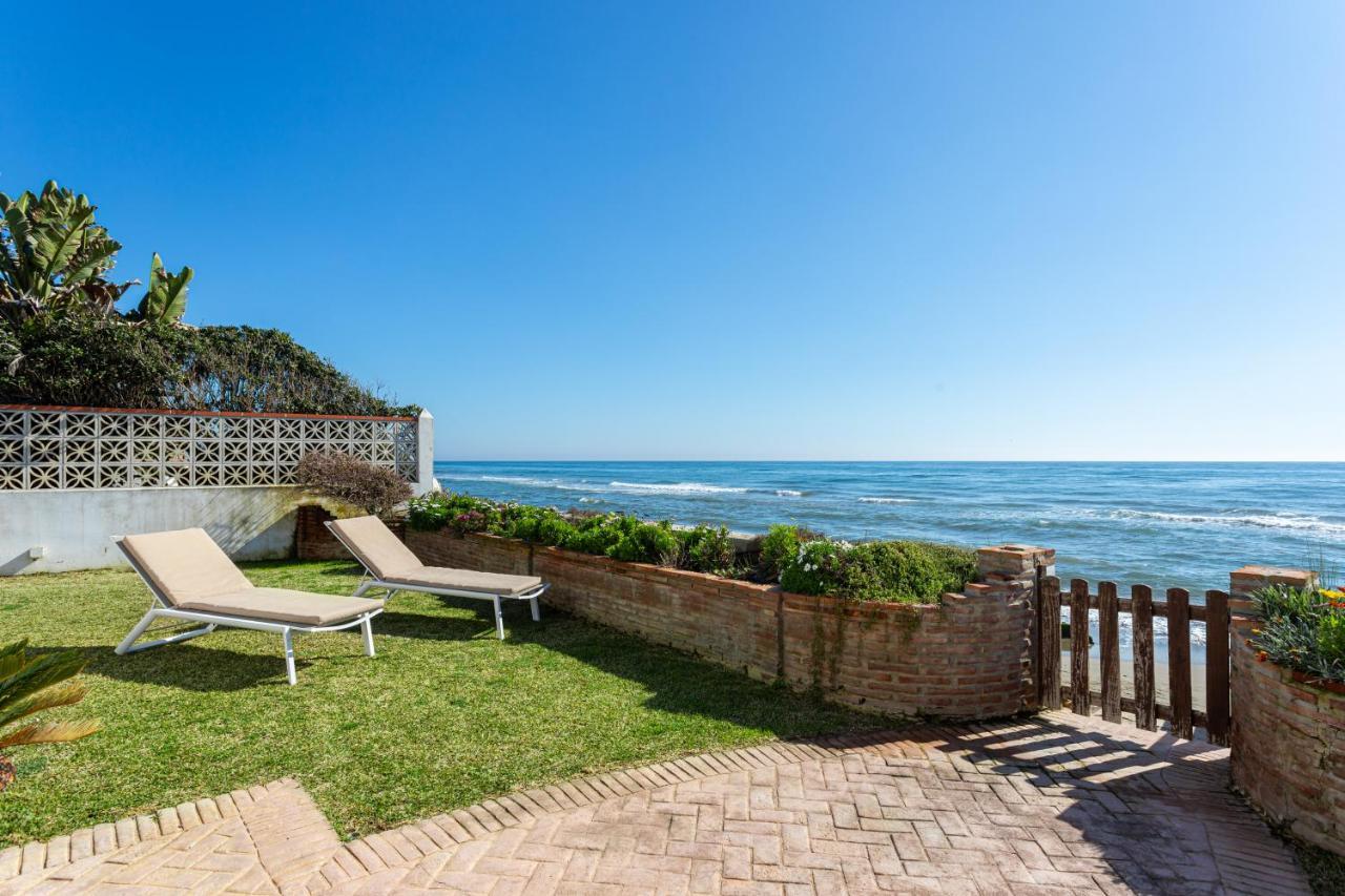 Charming Villa On The Seafront ماربيا المظهر الخارجي الصورة