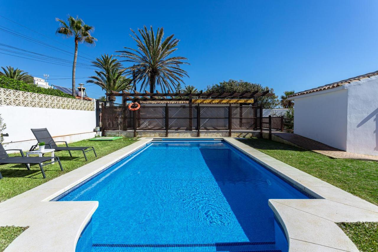 Charming Villa On The Seafront ماربيا المظهر الخارجي الصورة