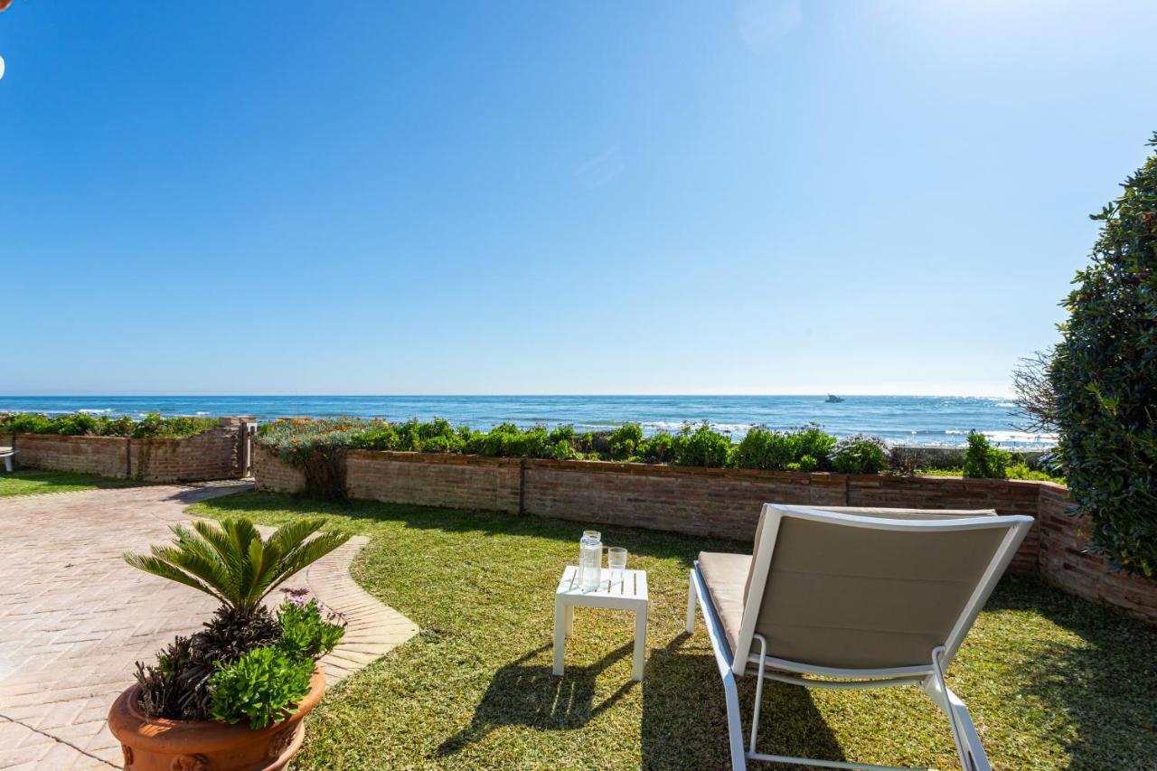 Charming Villa On The Seafront ماربيا المظهر الخارجي الصورة
