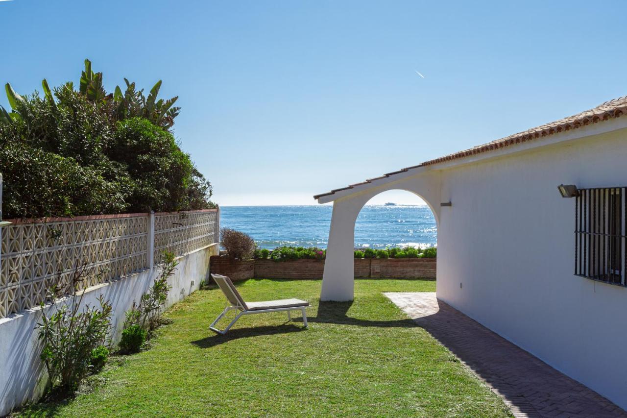 Charming Villa On The Seafront ماربيا المظهر الخارجي الصورة