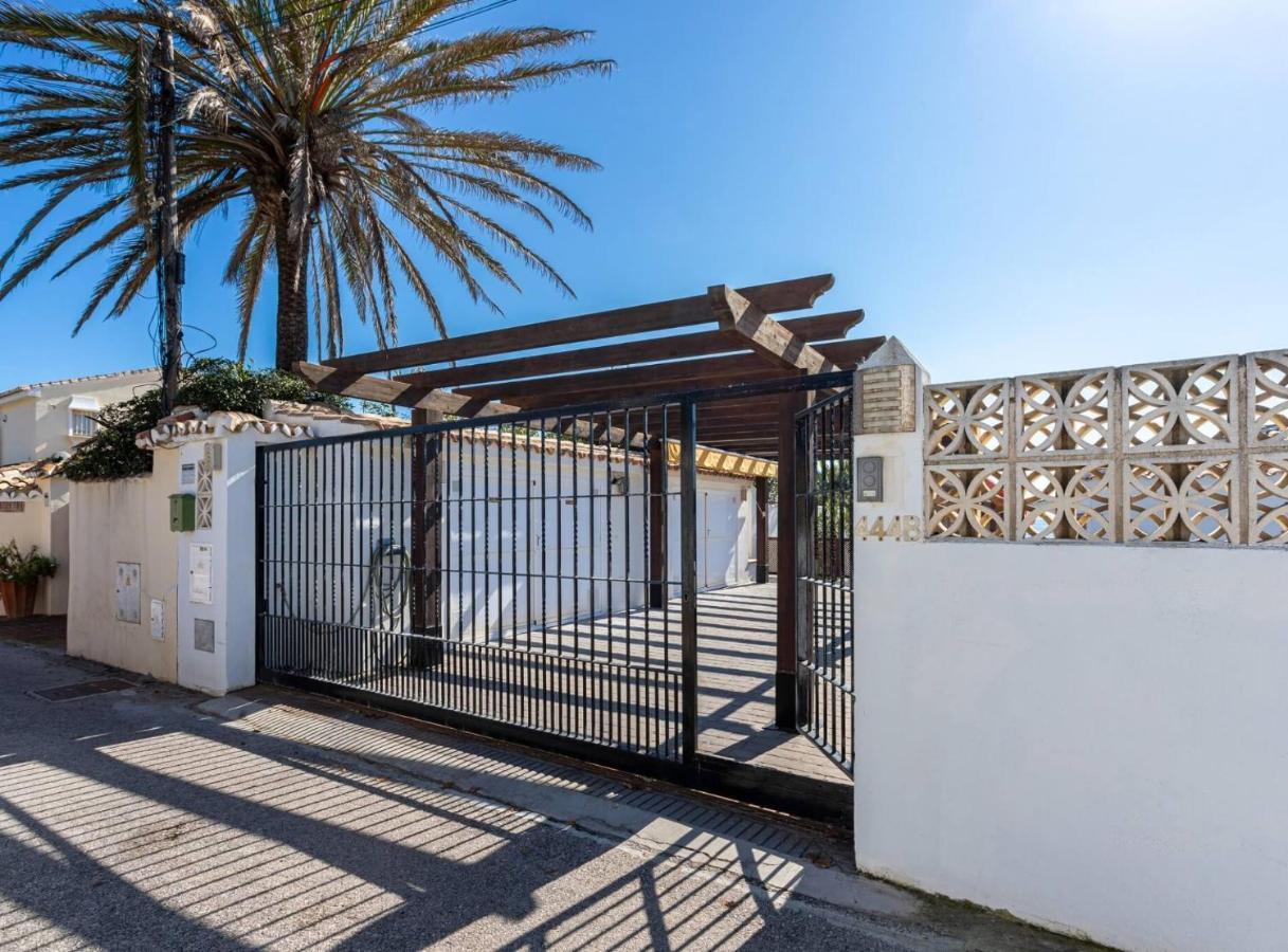 Charming Villa On The Seafront ماربيا المظهر الخارجي الصورة