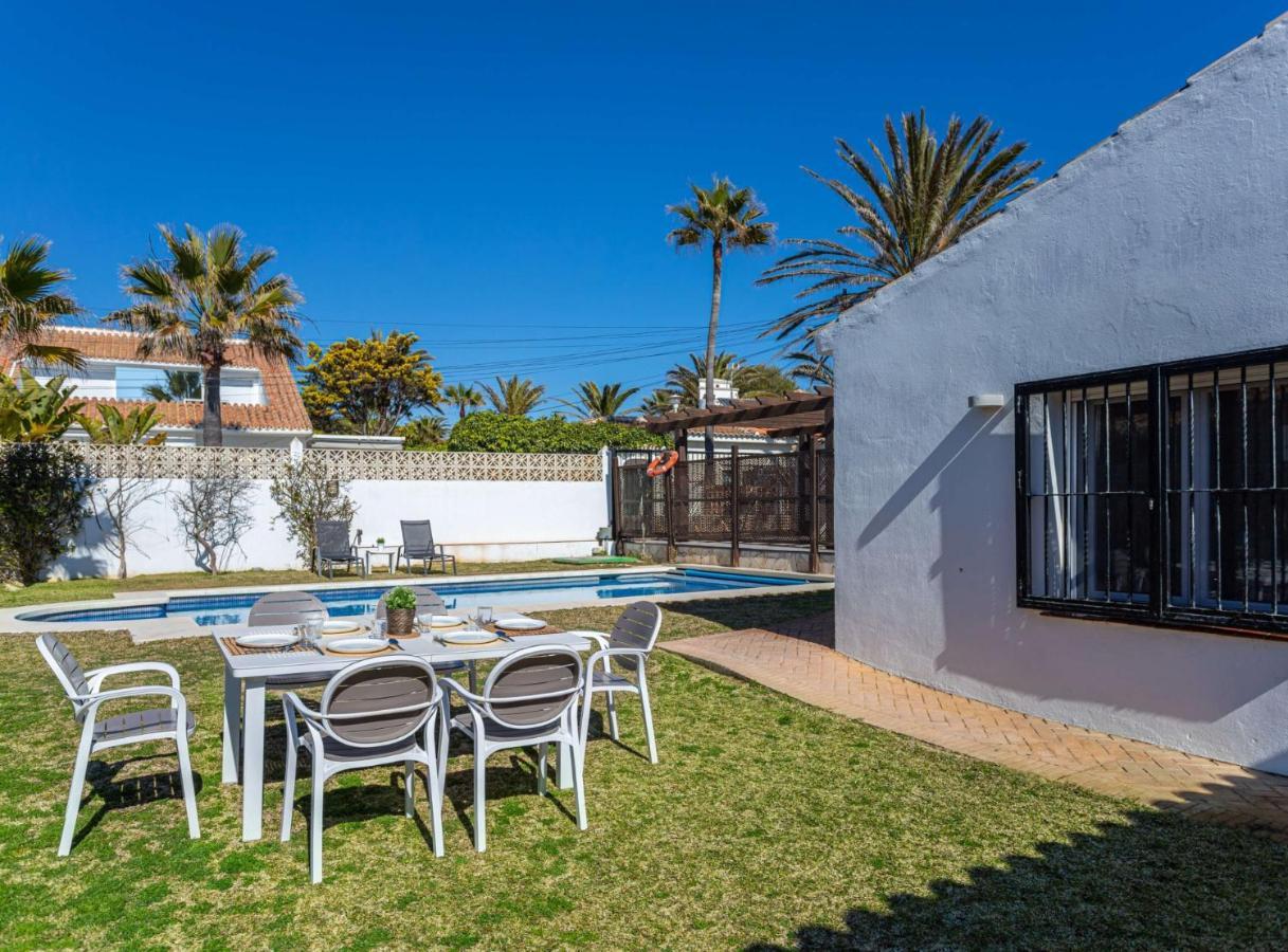 Charming Villa On The Seafront ماربيا المظهر الخارجي الصورة