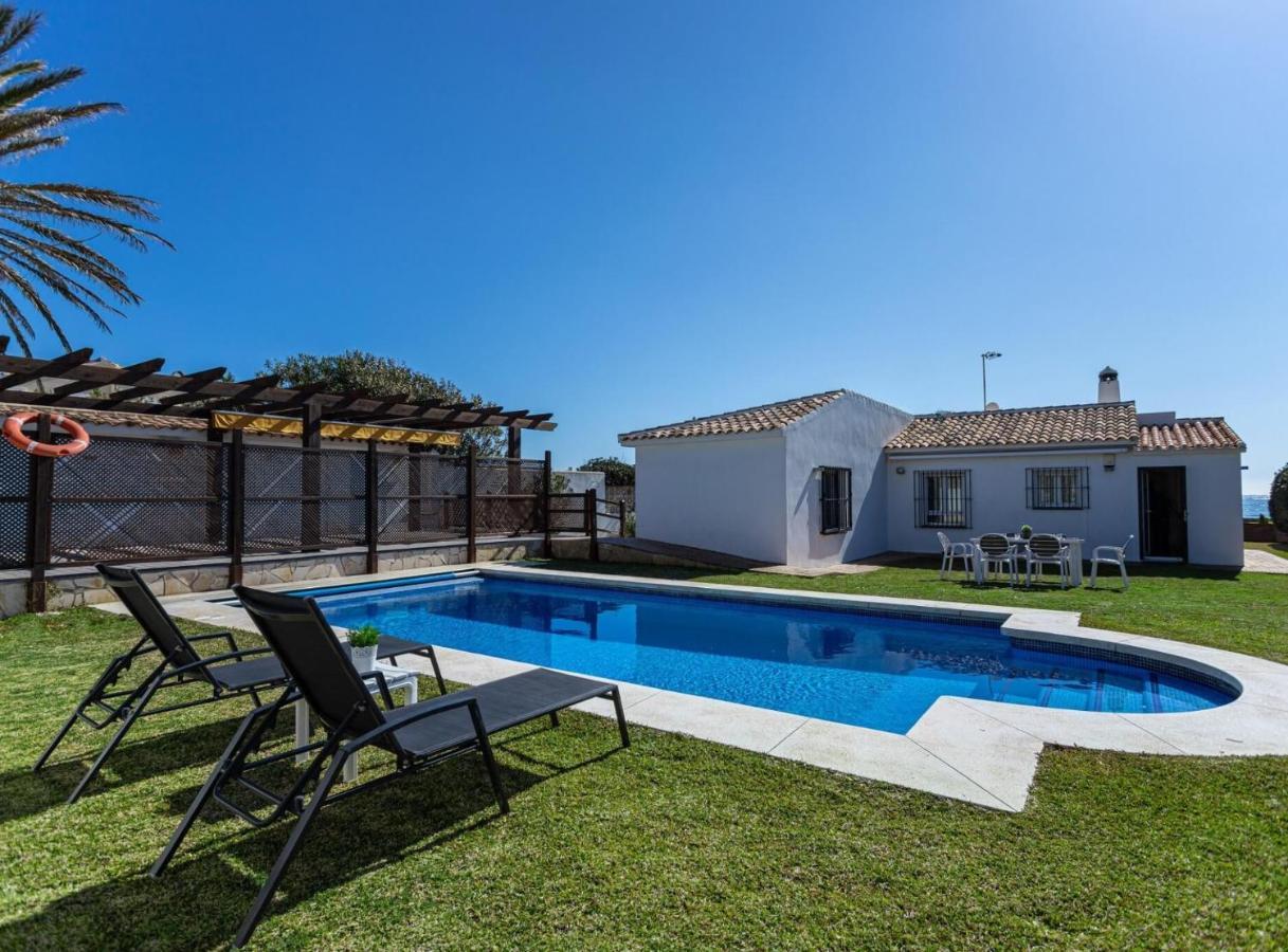 Charming Villa On The Seafront ماربيا المظهر الخارجي الصورة
