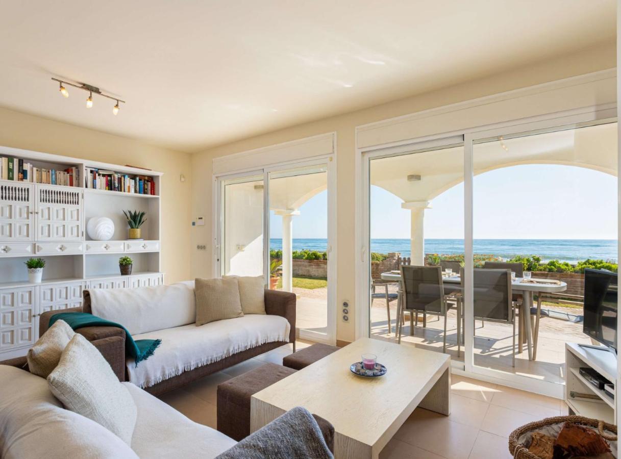 Charming Villa On The Seafront ماربيا المظهر الخارجي الصورة