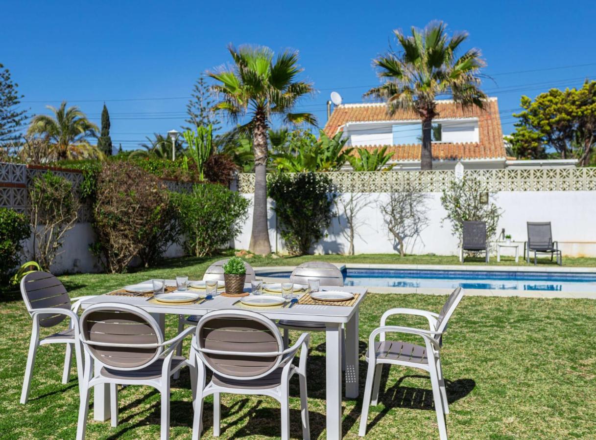 Charming Villa On The Seafront ماربيا المظهر الخارجي الصورة