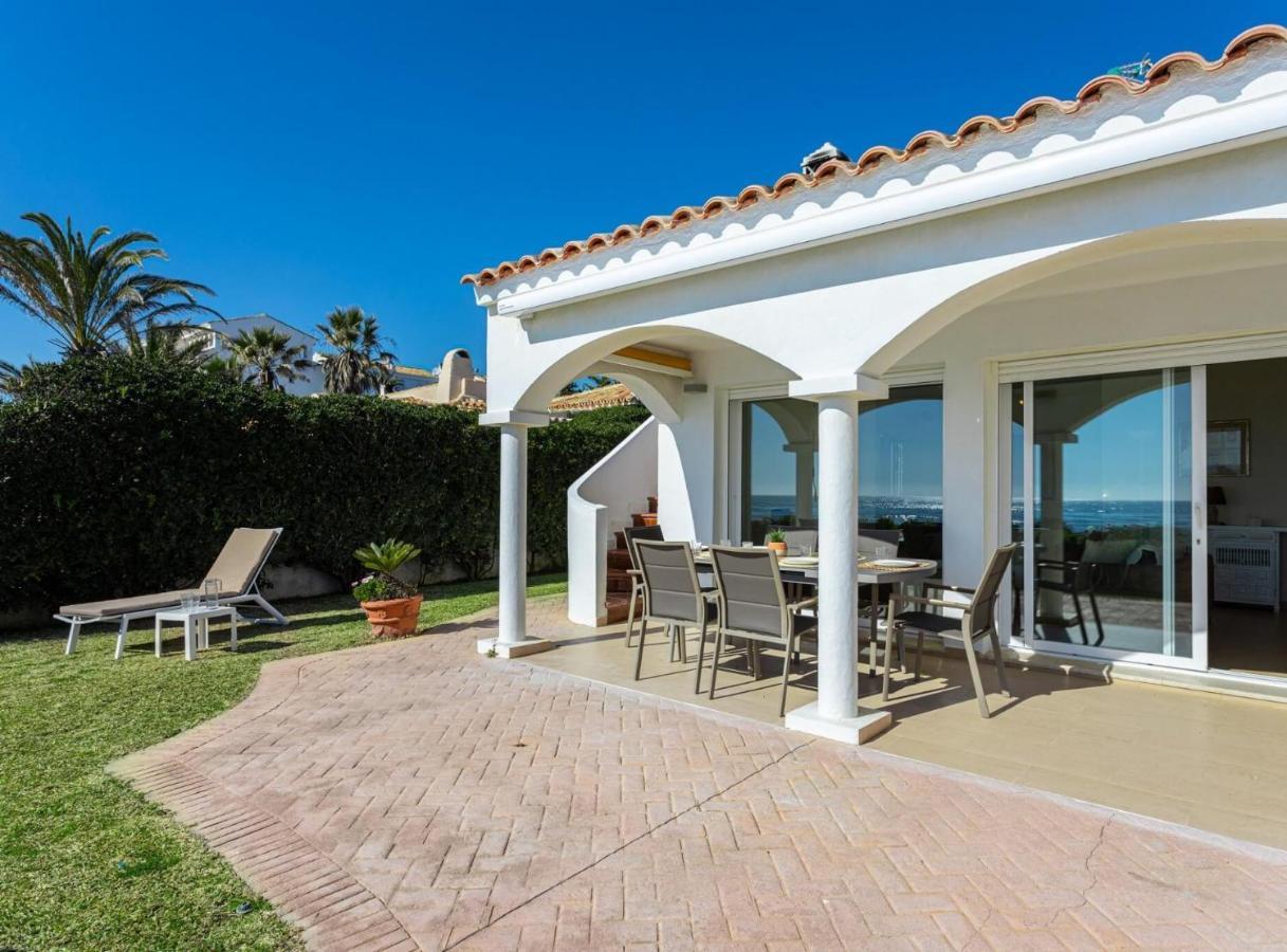 Charming Villa On The Seafront ماربيا المظهر الخارجي الصورة