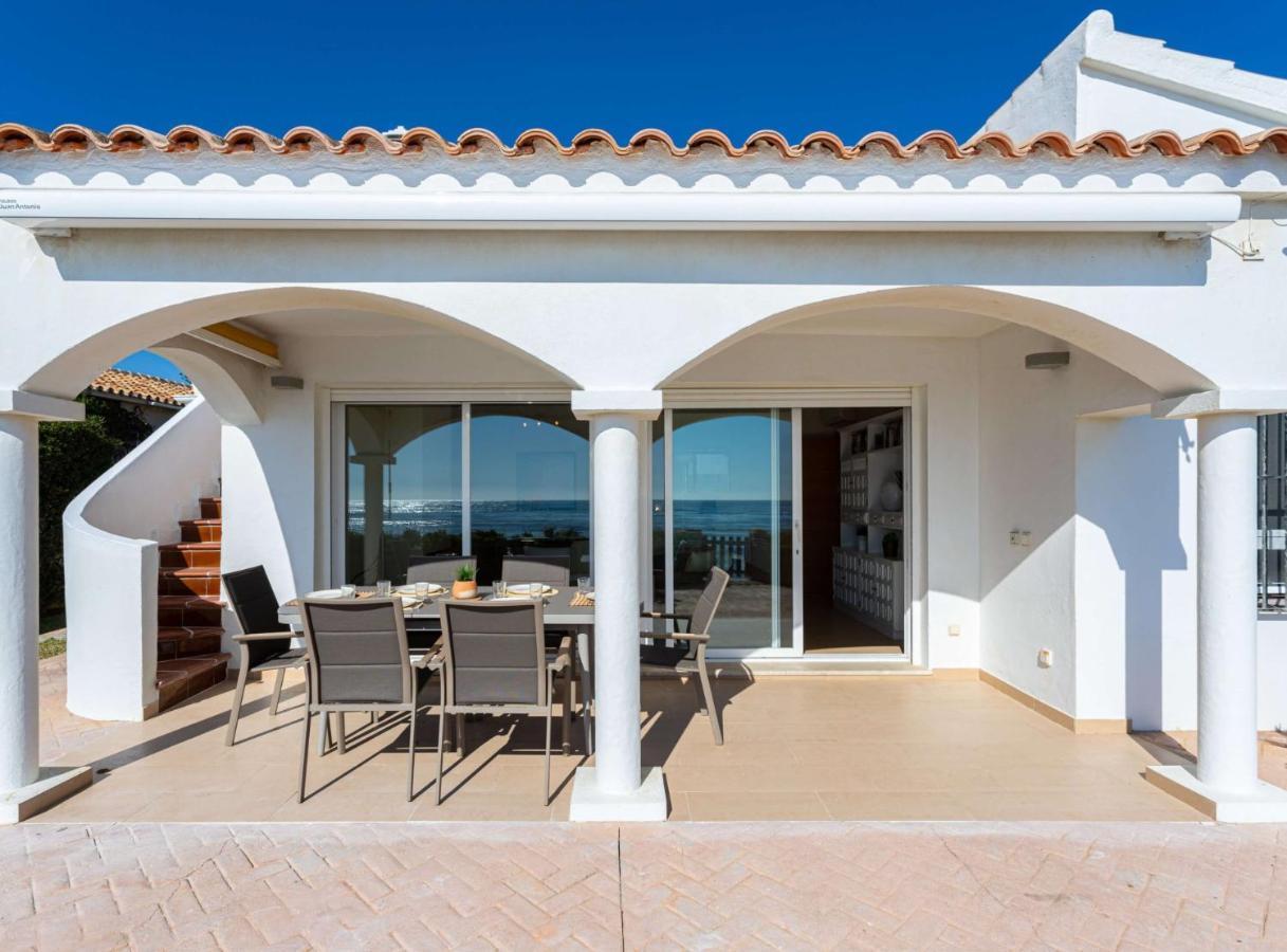 Charming Villa On The Seafront ماربيا المظهر الخارجي الصورة