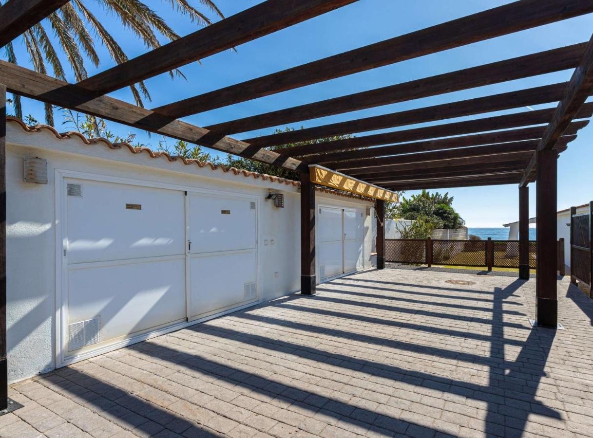 Charming Villa On The Seafront ماربيا المظهر الخارجي الصورة